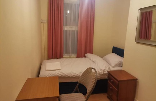 Goodmayes Casa | Single Bedroom near London Seven Kings Train Station
