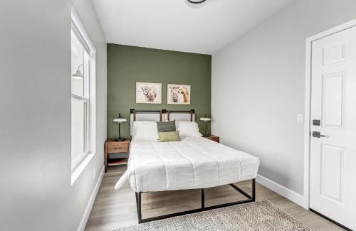 Vista Apartamento | Single Bedroom - Queen Size. Heart of Downtown Vista