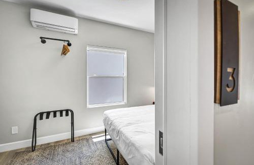 Vista Apartamento | Single Bedroom - Queen Size. Heart of Downtown Vista