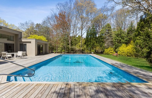 Wainscott Casa | Single family home walking distance to the Beach!