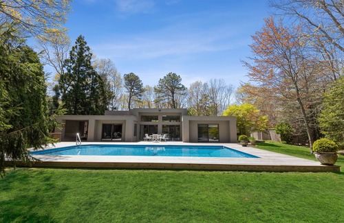 Wainscott Casa | Single family home walking distance to the Beach!
