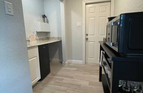 United Central Casa | Single Family House portion in St Petersburg FL Unit B