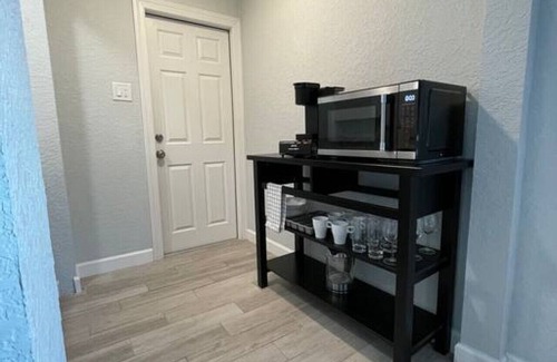 United Central Casa | Single Family House portion in St Petersburg FL Unit B