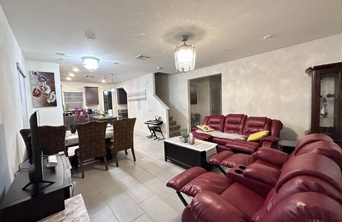 Chino Casa | Single House! One Bedroom Downstairs!Near Ontario! Pet Friendly! 500 Mbps WiFi !