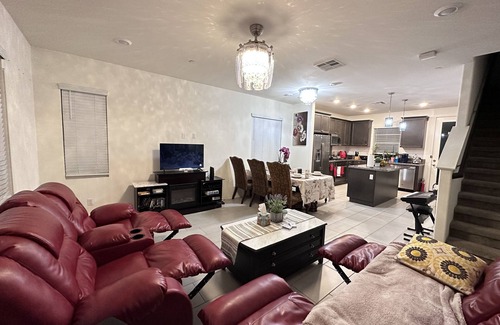 Chino Casa | Single House! One Bedroom Downstairs!Near Ontario! Pet Friendly! 500 Mbps WiFi !