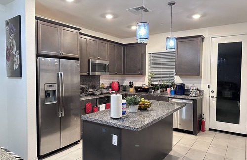 Chino Casa | Single House! One Bedroom Downstairs!Near Ontario! Pet Friendly! 500 Mbps WiFi !