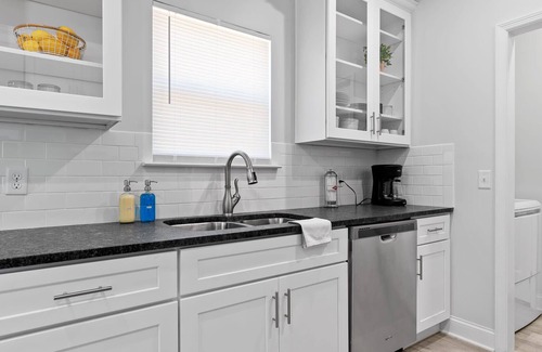Rossville Casa | Single level 3BR ranch with an EV charger!