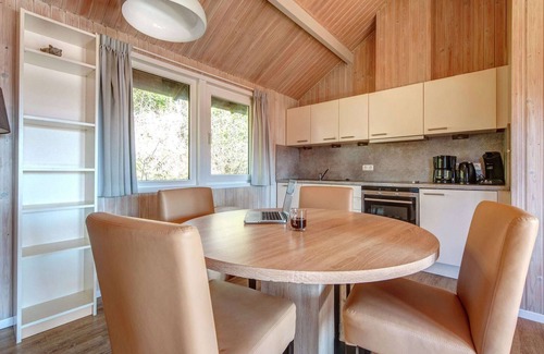Kronenburg Casa | Bungalow de un solo nivel junto al embalse