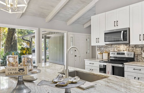 Heritage Woods Casa | Single level Sea Pines home with a hot tub, just a short walk to the beach!