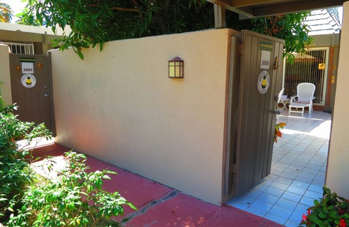 Frydendal Villa | ¡Nuevo listado! Single Level Villa 4 habitaciones, 45 segundos a la playa, wi-fi incluido.