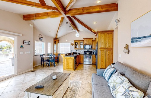 Port Isabel Cabaña | Single-level waterfront retreat with a furnished patio, AC, & washer/dryer