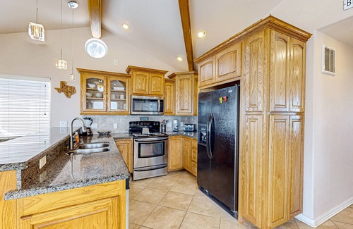 Port Isabel Cabaña | Single-level waterfront retreat with a furnished patio, AC, & washer/dryer