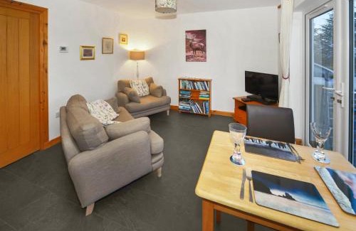 Geary Casa | Single Malt Cottage