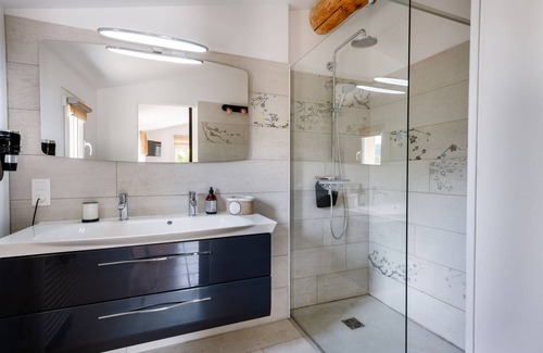 Merindol-les-Oliviers Casa | Individual-Le Ventoux-Confortable-Baño con bañera-Vista al campo