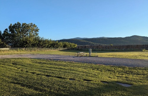 Kalispell Alquiler De RV | Single R.V. Pad with full hook ups. Located minutes from Flathead Lake!