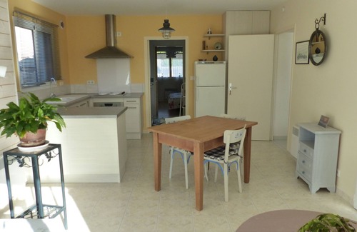 Loctudy Apartamento | Single-storey apartment for 2 people, adjoining the owners, 300 m from the sea