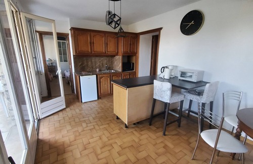 Provins Apartamento | Single-storey apartment, 5 minutes from town center, terrace, south-facing