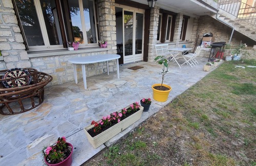 Provins Apartamento | Single-storey apartment, 5 minutes from town center, terrace, south-facing