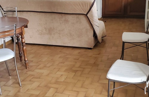Provins Apartamento | Single-storey apartment, 5 minutes from town center, terrace, south-facing