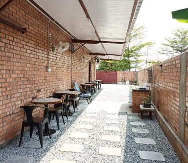 Pelabuhan Klang Casa | Single-Storey Bungalow 1 to 14pax Industrial Style