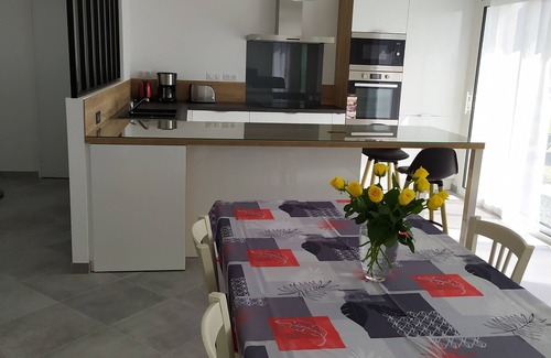 Poulgoazec Casa | Single storey house , sea view, 7 minutes walk from Kersiny beach