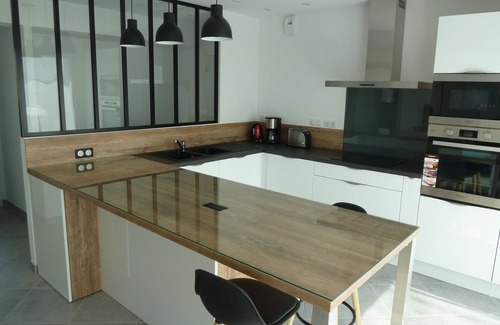 Poulgoazec Casa | Single storey house , sea view, 7 minutes walk from Kersiny beach