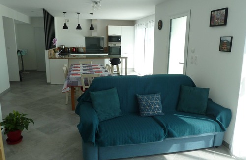 Poulgoazec Casa | Single storey house , sea view, 7 minutes walk from Kersiny beach
