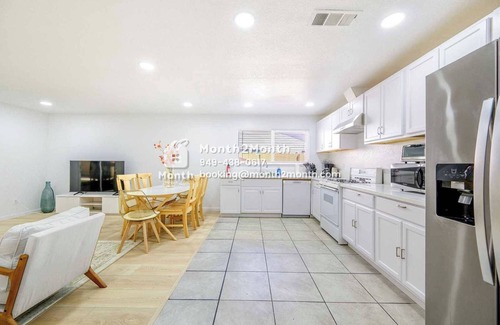 Southwestern Sacramento Casa | Single-Story family｜Spacious Backyard for Pets｜Cozy 4B2B｜Newly Renovated #42372