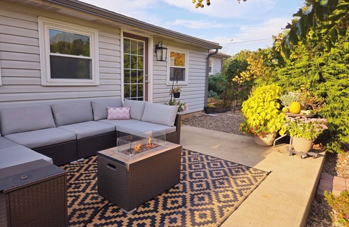 Palmyra Casa | Single story home, near Hershey park, quiet neighborhood, lg yard, pet friendly!