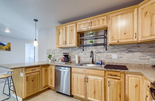 Fairbanks Casa | Single story townhouse in quiet neighborhood w fast access to main attractions!