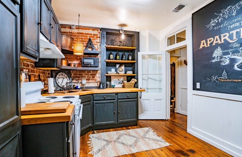 Auburn Apartamento | Loft / apartamento recientemente renovado de 1889 ubicado en el centro histórico de Auburn