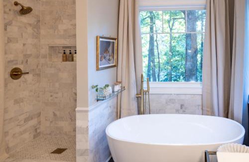 Jonesboro Casa | Sink into the Luxe Corner Tub at an Upscale, Spacious Home