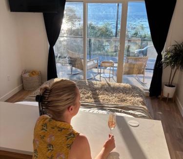 Central Okanagan Casa | Sip and Stay Lakeside