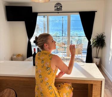 Central Okanagan Casa | Sip and Stay Lakeside