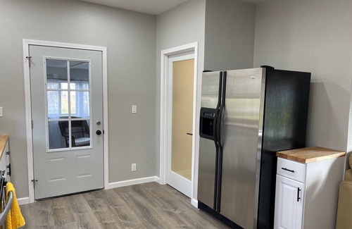 Kingsford Casa | Siri's Pride & Joy Cute 2 bed/2 bath bungalow nestled on a private corner lot