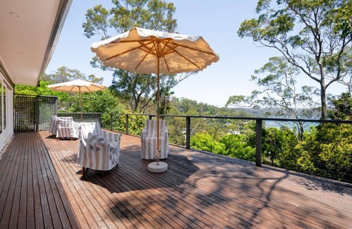 Avalon Beach Casa | Sirius above Clareville Beach