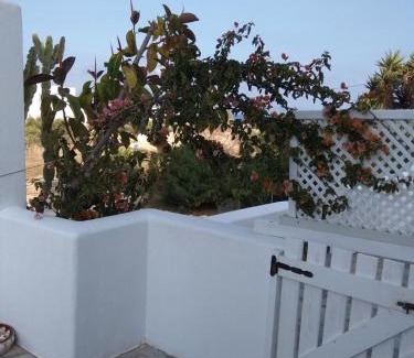 Ampelas Apartamento | Sirokos Studio at Winds House in Ampelas