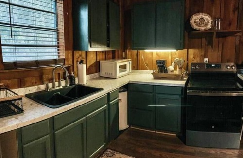 Saratoga Casa | Sissy’s Cabin on Sunset Dr.