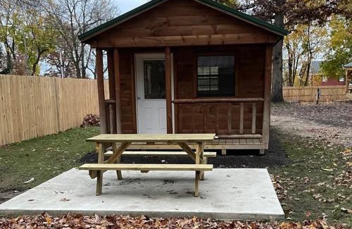 Sister Lakes Otro | Sister Lakes Glamping Cabin at Wonder Woods #4