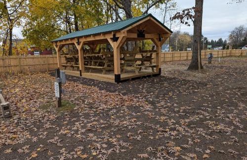 Sister Lakes Otro | Sister Lakes Glamping Cabin at Wonder Woods #4