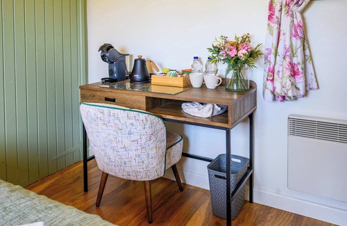 Staple Hill Apartamento | Siston Stables by StayStaycations