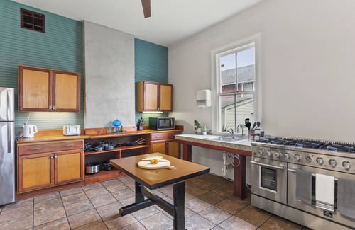 Mid-City Cama Y Desayuno | Site 61 Guesthouse