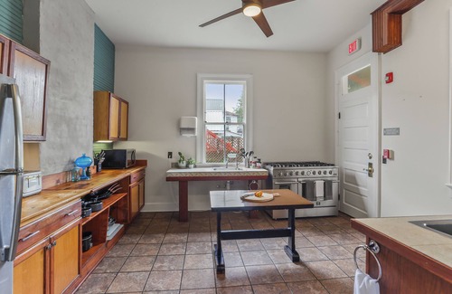 Mid-City Cama Y Desayuno | Site 61 Guesthouse