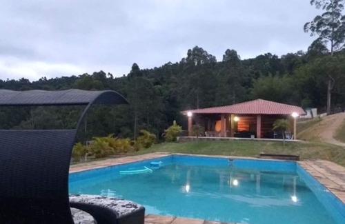 Mairipora Casa | SITIO EN MAIRIPORÁ CERCA DEL CENTRO CON GRAN SALÓN DE FIESTAS, CAMPO DE FÚTBOL