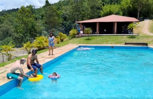 Mairipora Casa | SITIO EN MAIRIPORÁ CERCA DEL CENTRO CON GRAN SALÓN DE FIESTAS, CAMPO DE FÚTBOL