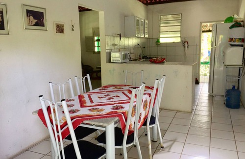 Goiana Casa | Sitio con casa de campo rodeada de vegetación y equipamiento de ocio.