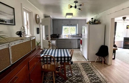 Oregon Coast Cabina | Sitka Farmhouse - Coastal 3 acres, natural pond, forest, 2 miles to beaches