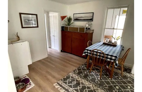 Oregon Coast Cabina | Sitka Farmhouse - Coastal 3 acres, natural pond, forest, 2 miles to beaches
