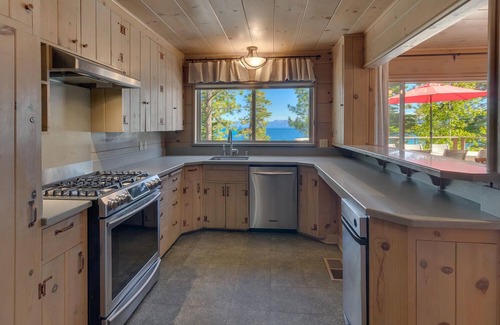 Tahoma Casa | Sittin' on the Dock - Lakefront - TLUXP
