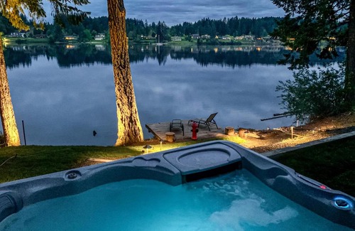 Agate Casa | Sittin' On the Dock